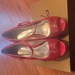 Red or burgundy print heels, size 7.5M, style & co